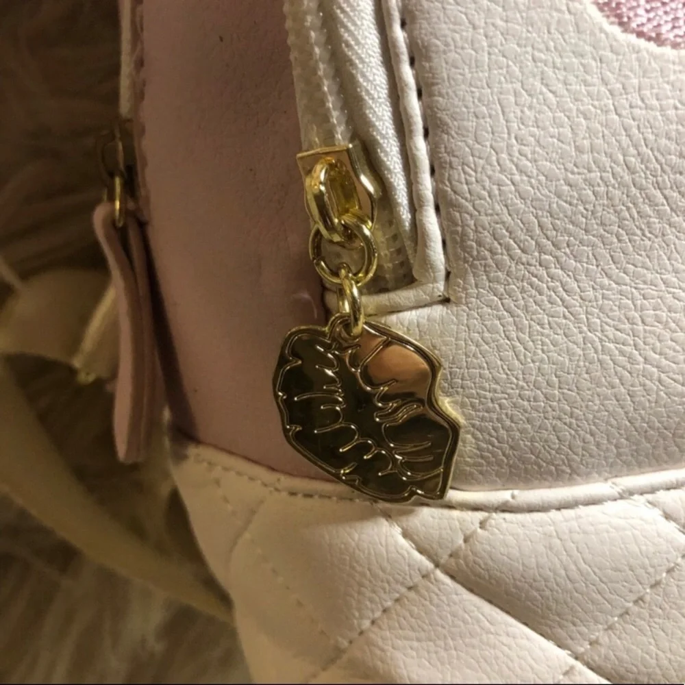 Backpack - Picture 4 of 9